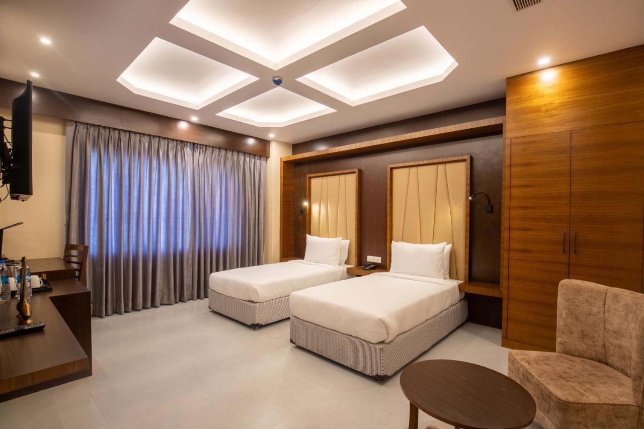 Hotel Palm International Butwāl Exterior foto