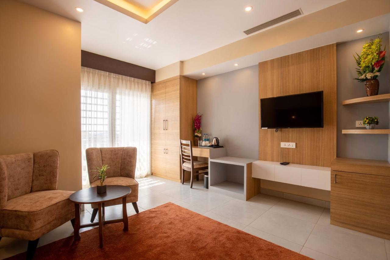 Hotel Palm International Butwāl Exterior foto