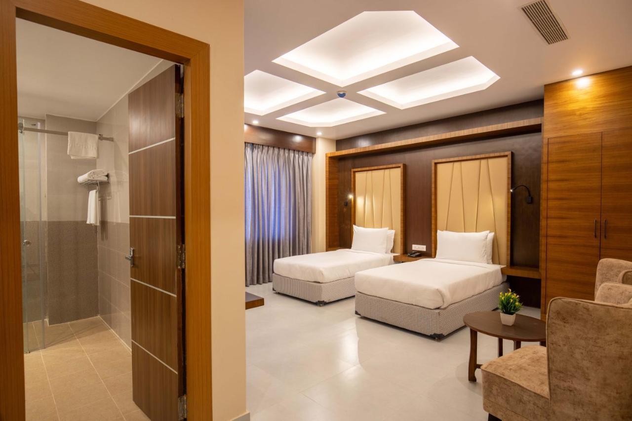 Hotel Palm International Butwāl Exterior foto