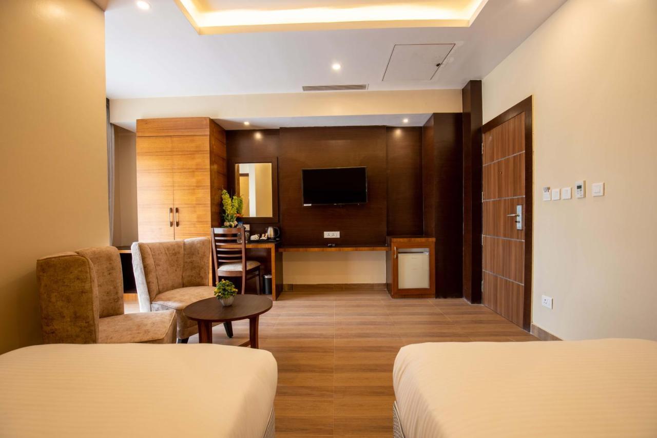 Hotel Palm International Butwāl Exterior foto