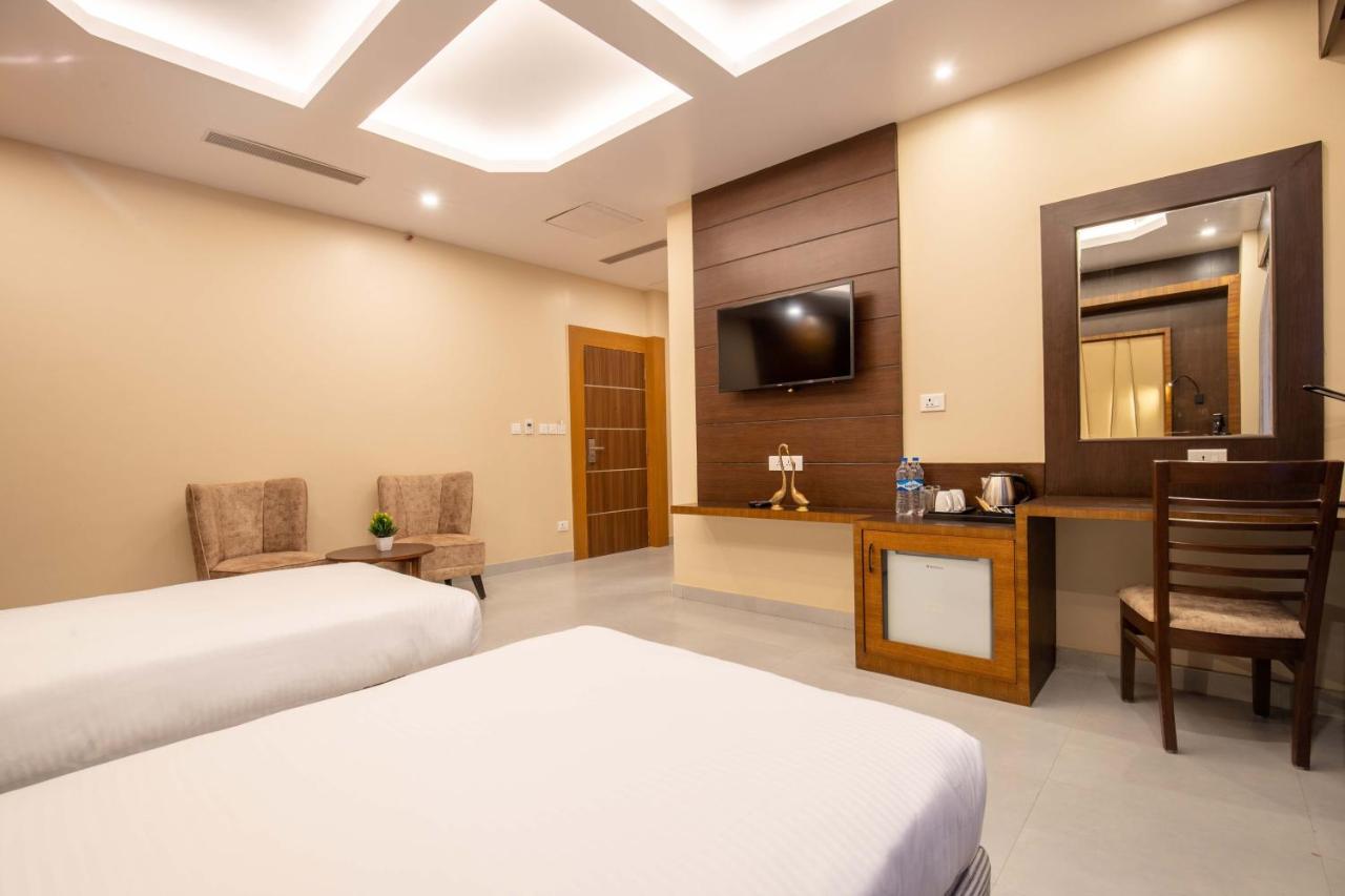 Hotel Palm International Butwāl Exterior foto